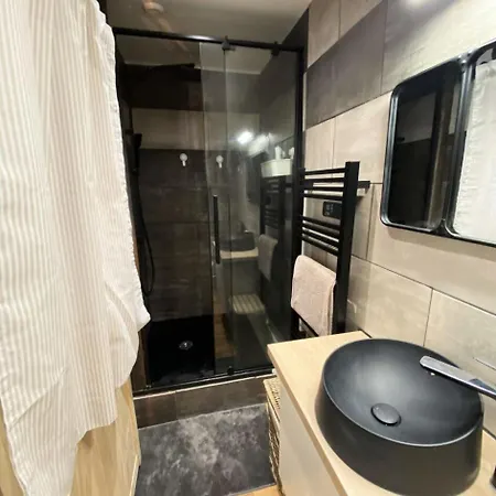 Rioulet 1 - Tres Beau Avec Mezzanine Et Balcon Proche Du Centre De Mae-1124 バレージュ